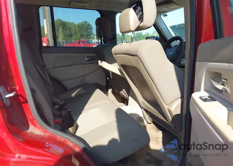 2010 Jeep Liberty Sport z USA, uszkodzony, nr VIN 1J4PP2GK3AW104827